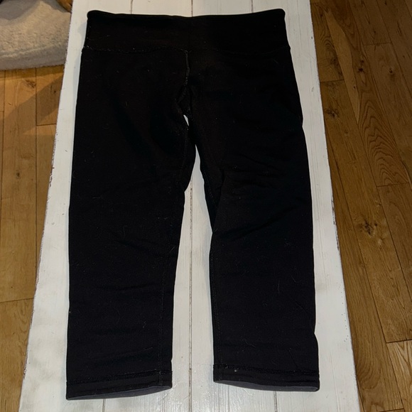 lululemon athletica Pants - Lululemon reverse capris, black on one side gray on the other size 8